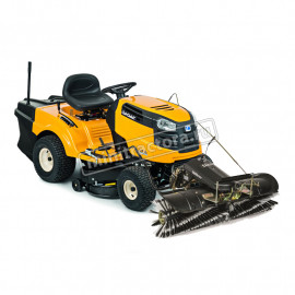 Снегоуборочный трактор Cub Cadet LT2 NR92 + снегоотвал