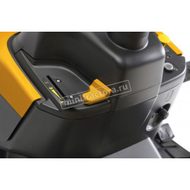 Снегоуборочный трактор Stiga Estate 384 с отвалом